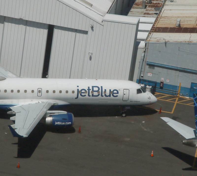 N306JB - Embraer