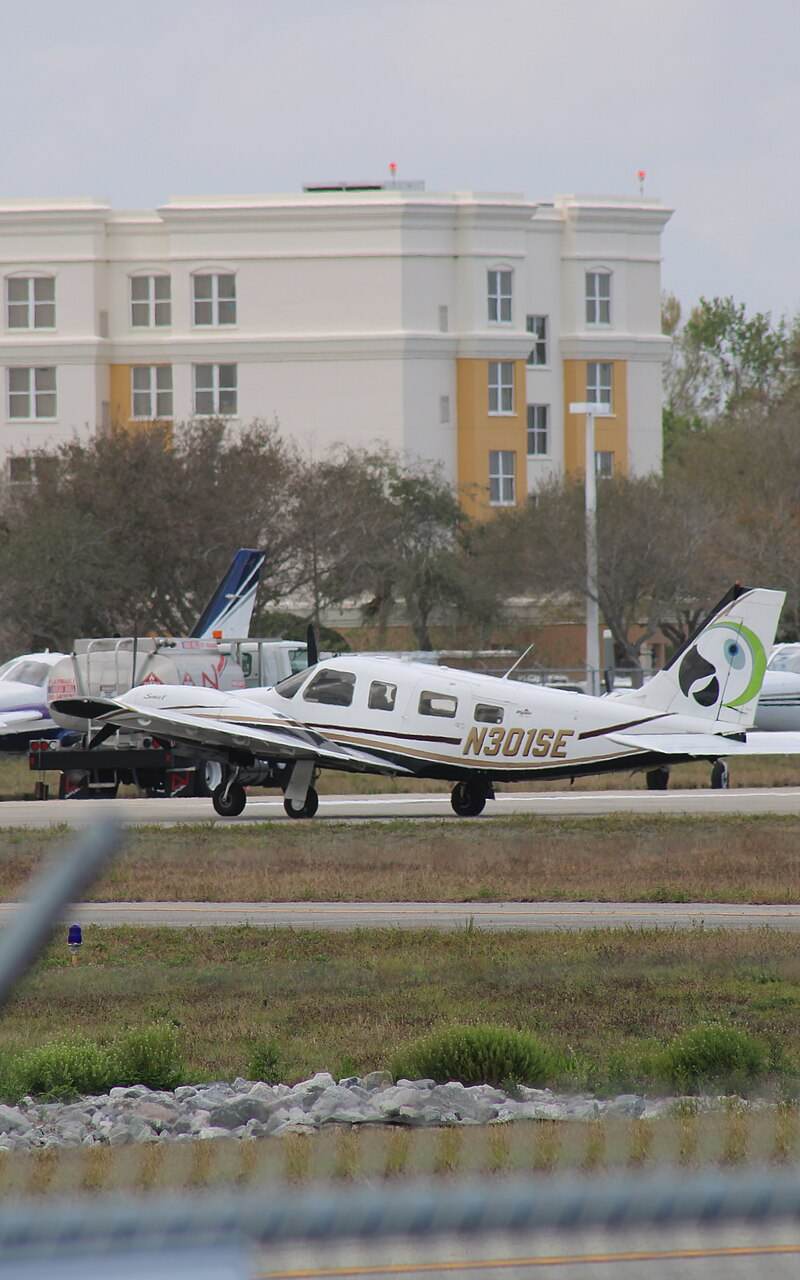 N301SE - Twin-engine aircraft