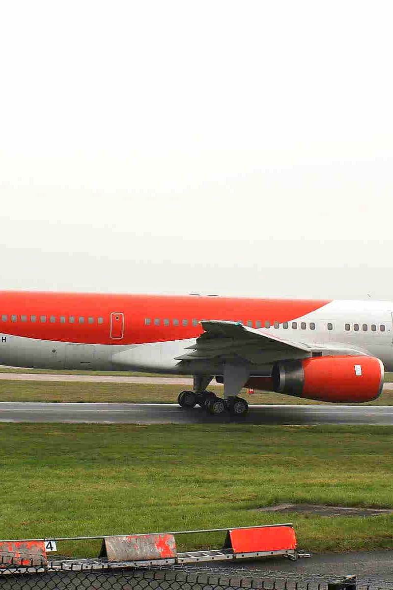 N304H - Twin-engine aircraft