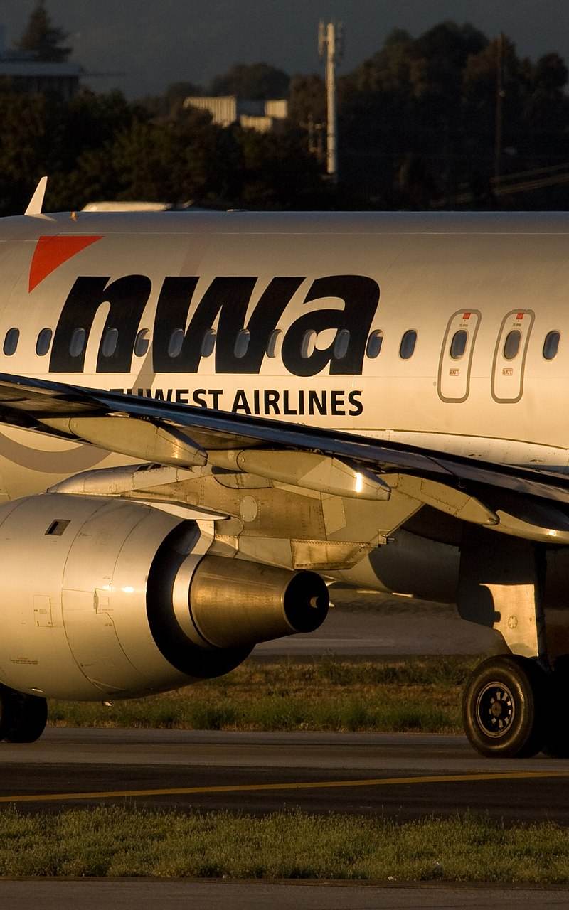N305US - Twin-engine aircraft
