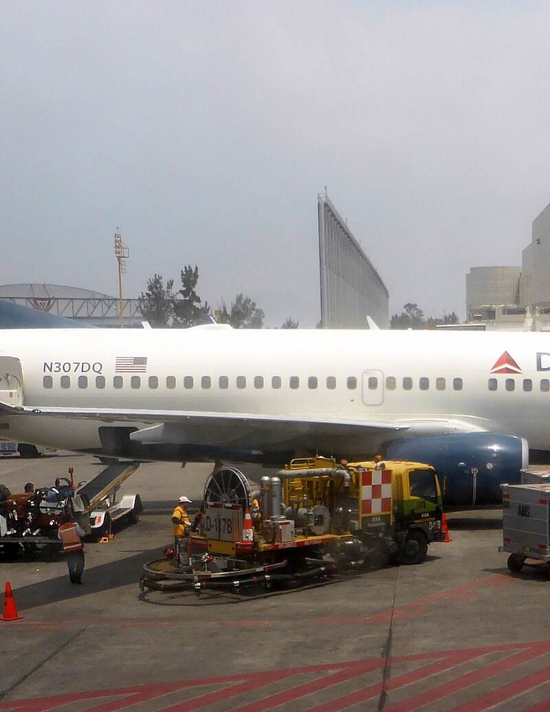 N307DQ - Twin-engine aircraft