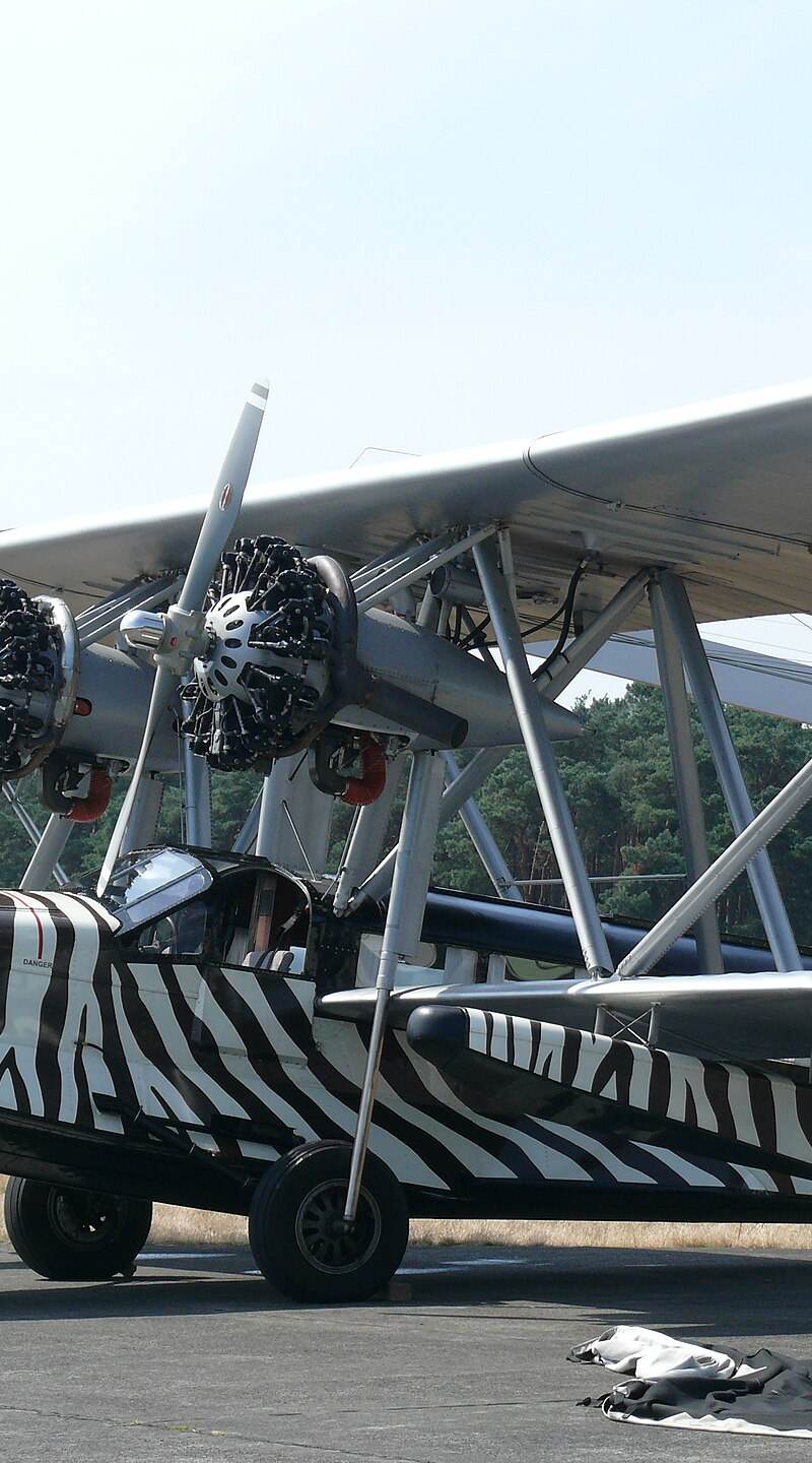 N28V - Twin-engine aircraft