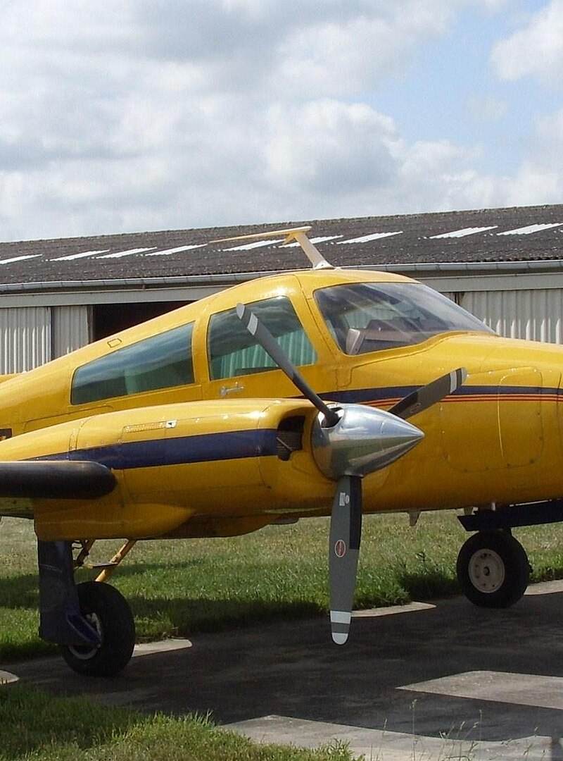 N310ZZ - Twin-engine aircraft