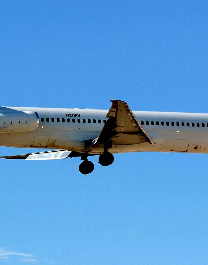 N311FV - Douglas