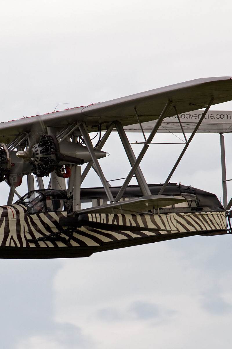 N28V - Twin-engine aircraft