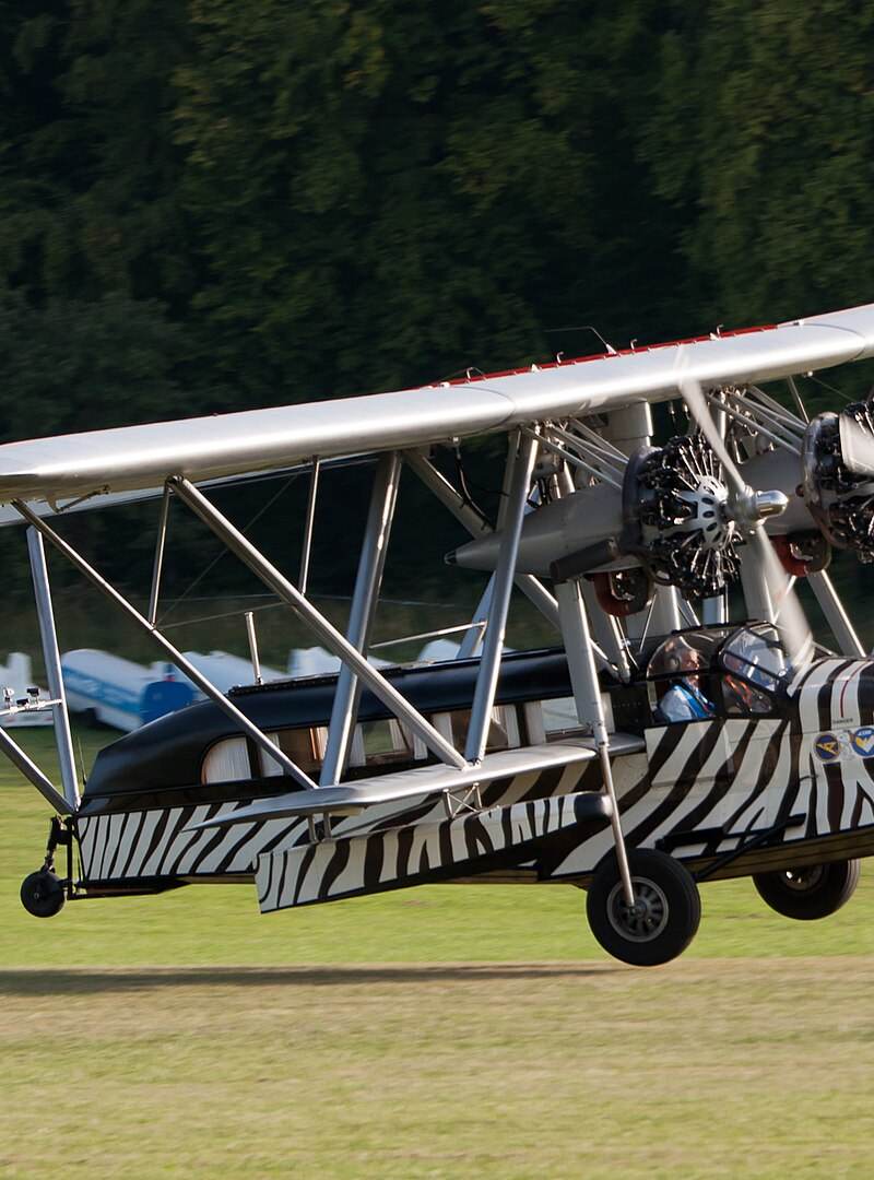 N28V - Twin-engine aircraft