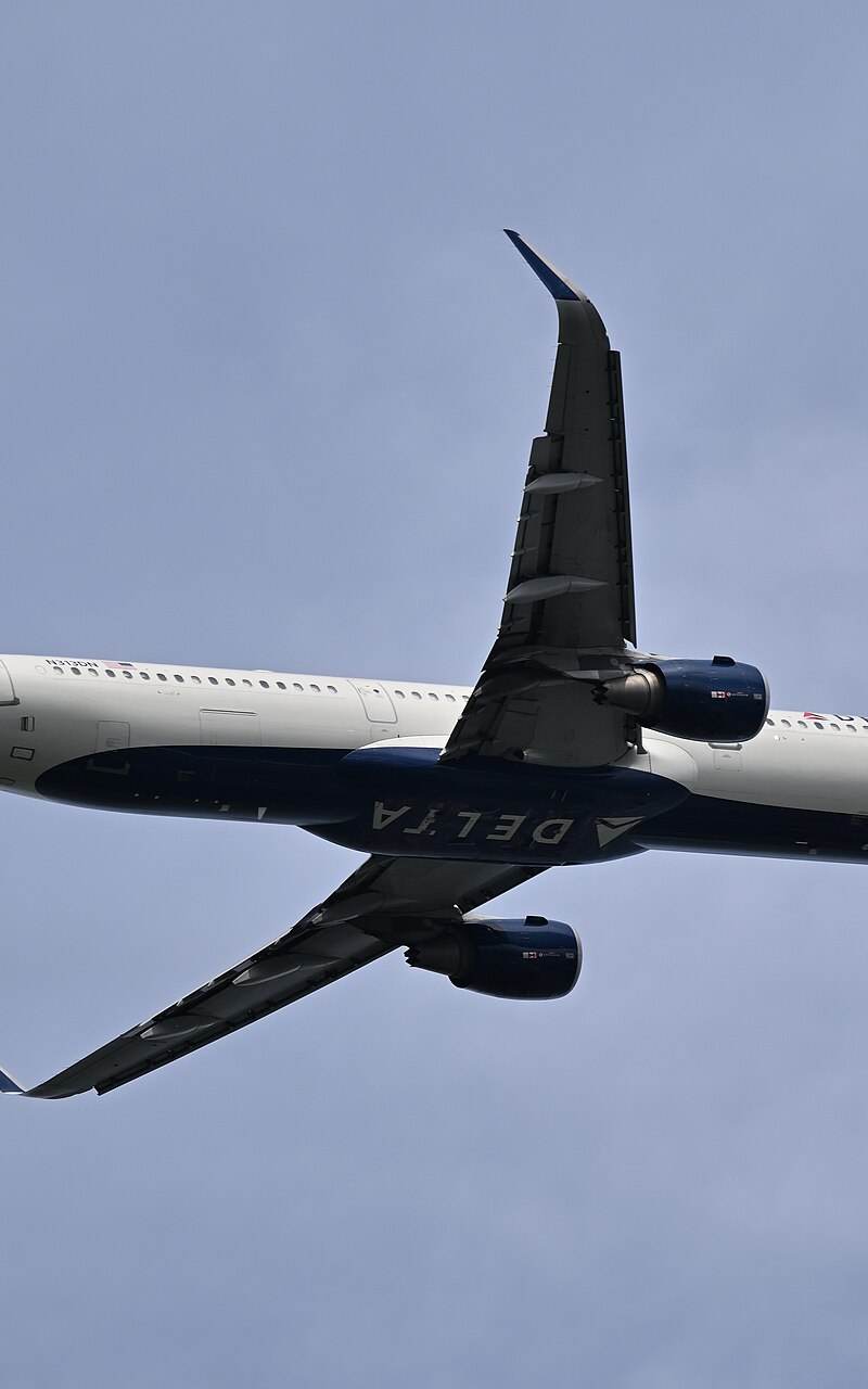 N313DN - Twin-engine aircraft