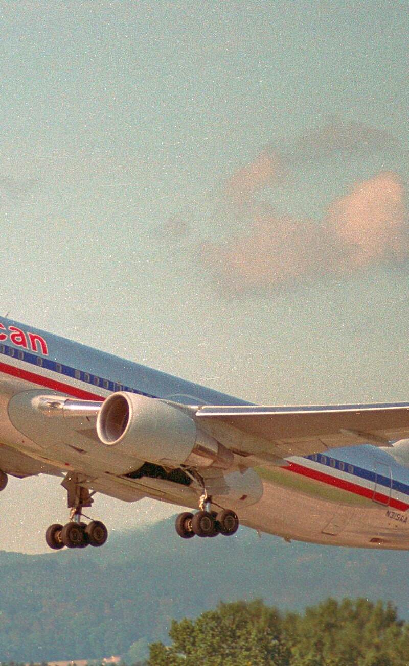 N315AA - Twin-engine aircraft