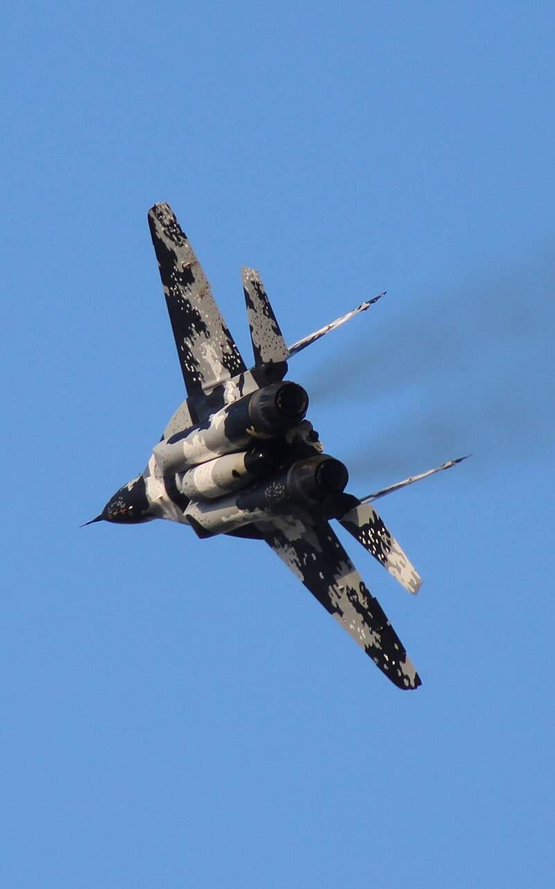 N29UB - Twin-engine aircraft