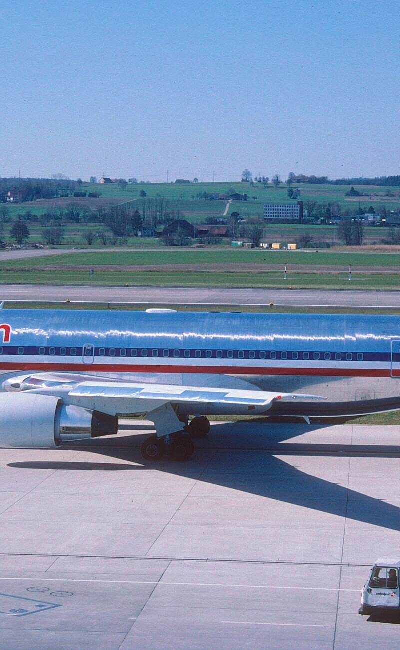 N317AA - Twin-engine aircraft