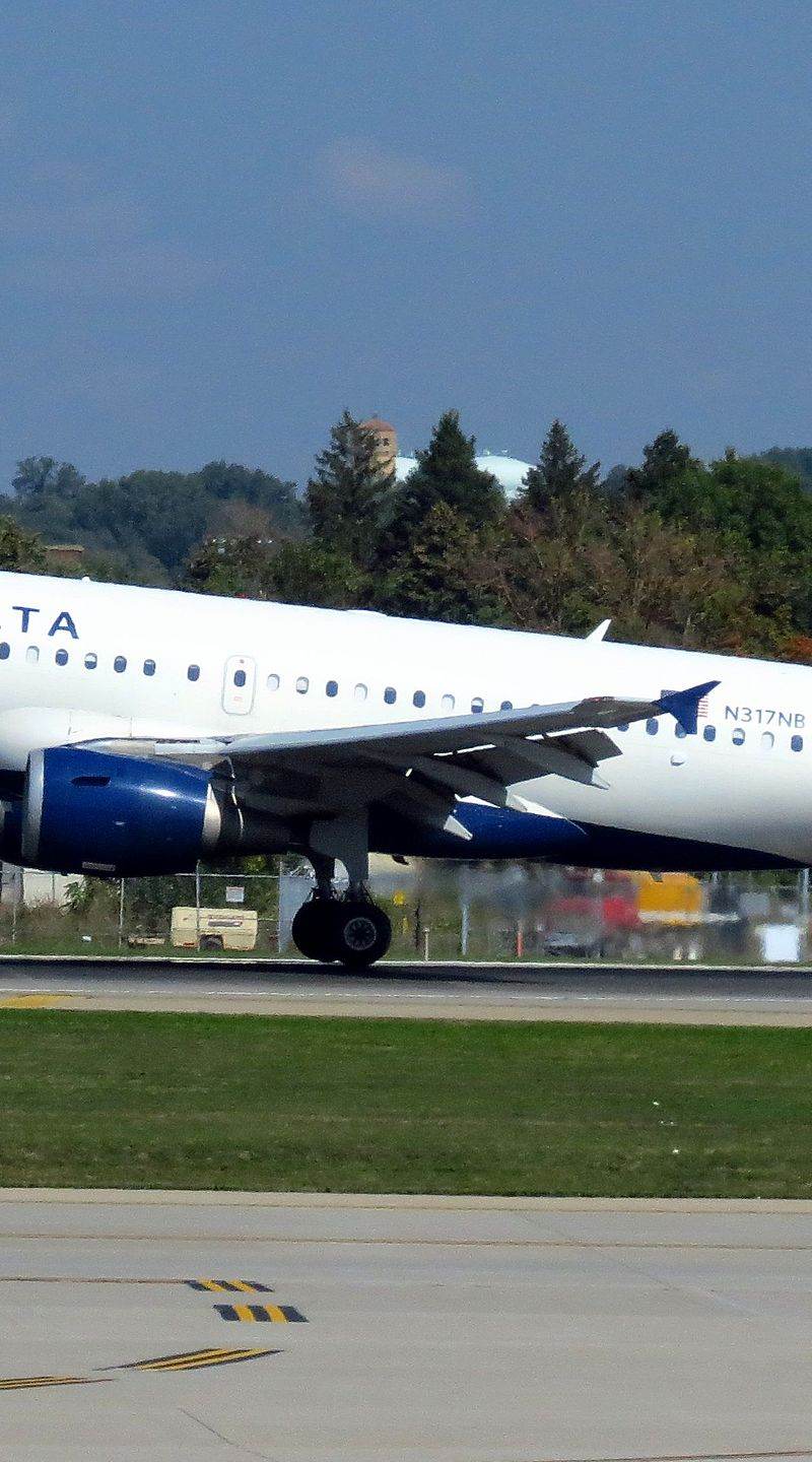 N317NB - Twin-engine aircraft