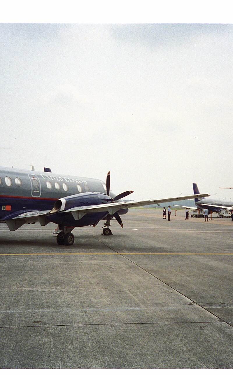 N317UE - Twin-engine aircraft