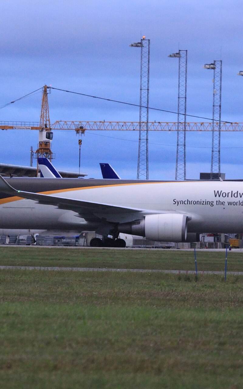 N318UP - Twin-engine aircraft