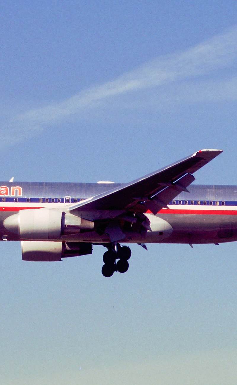 N319AA - Twin-engine aircraft