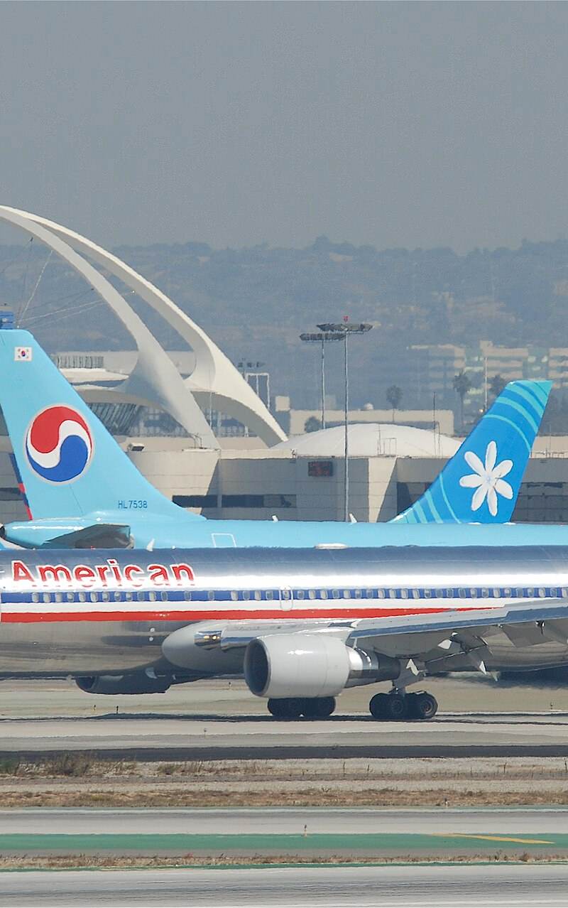 N319AA - Twin-engine aircraft