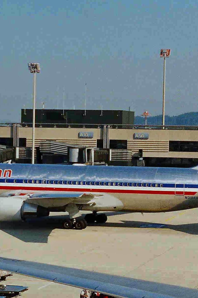 N319AA - Boeing