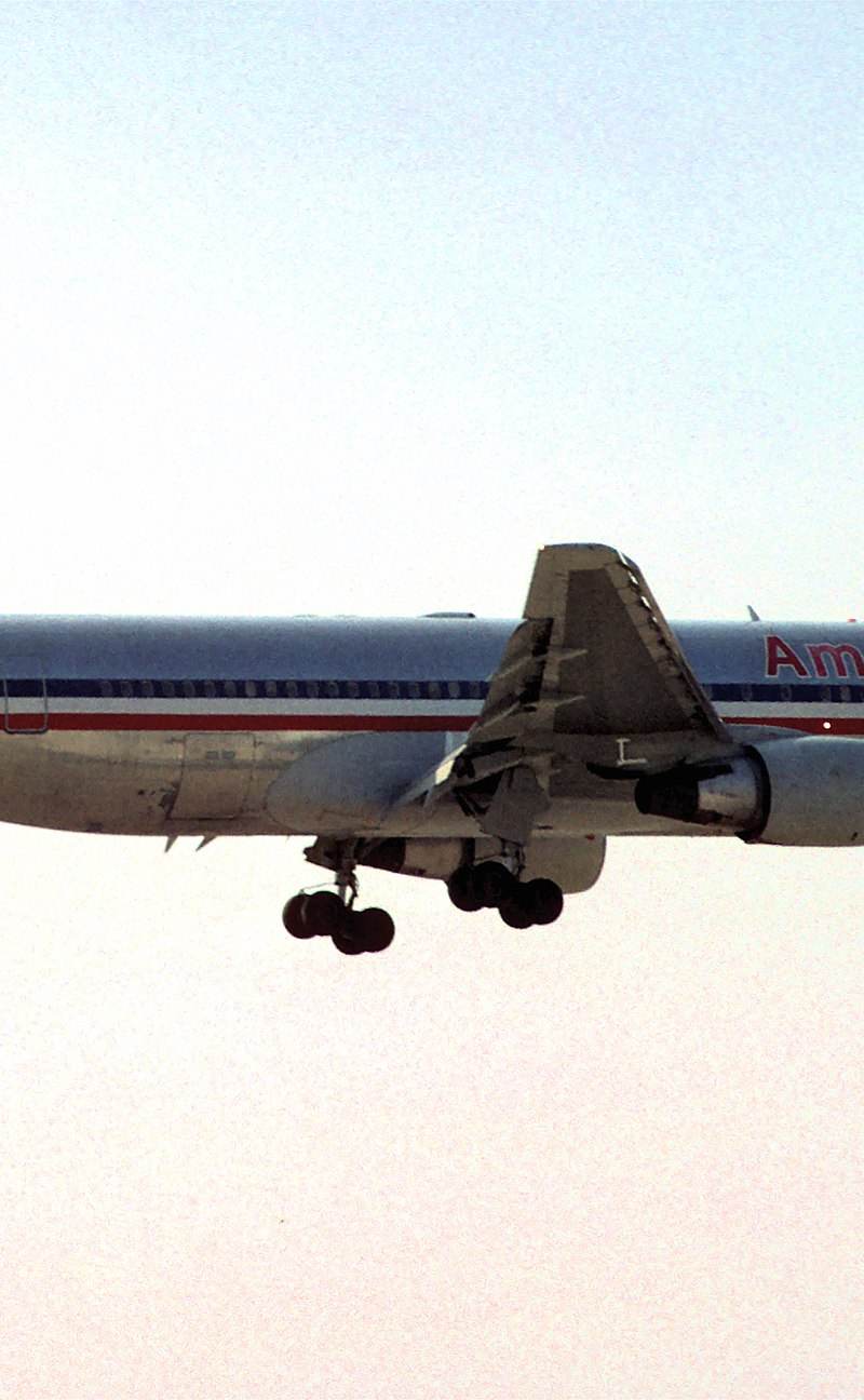 N320AA - Twin-engine aircraft