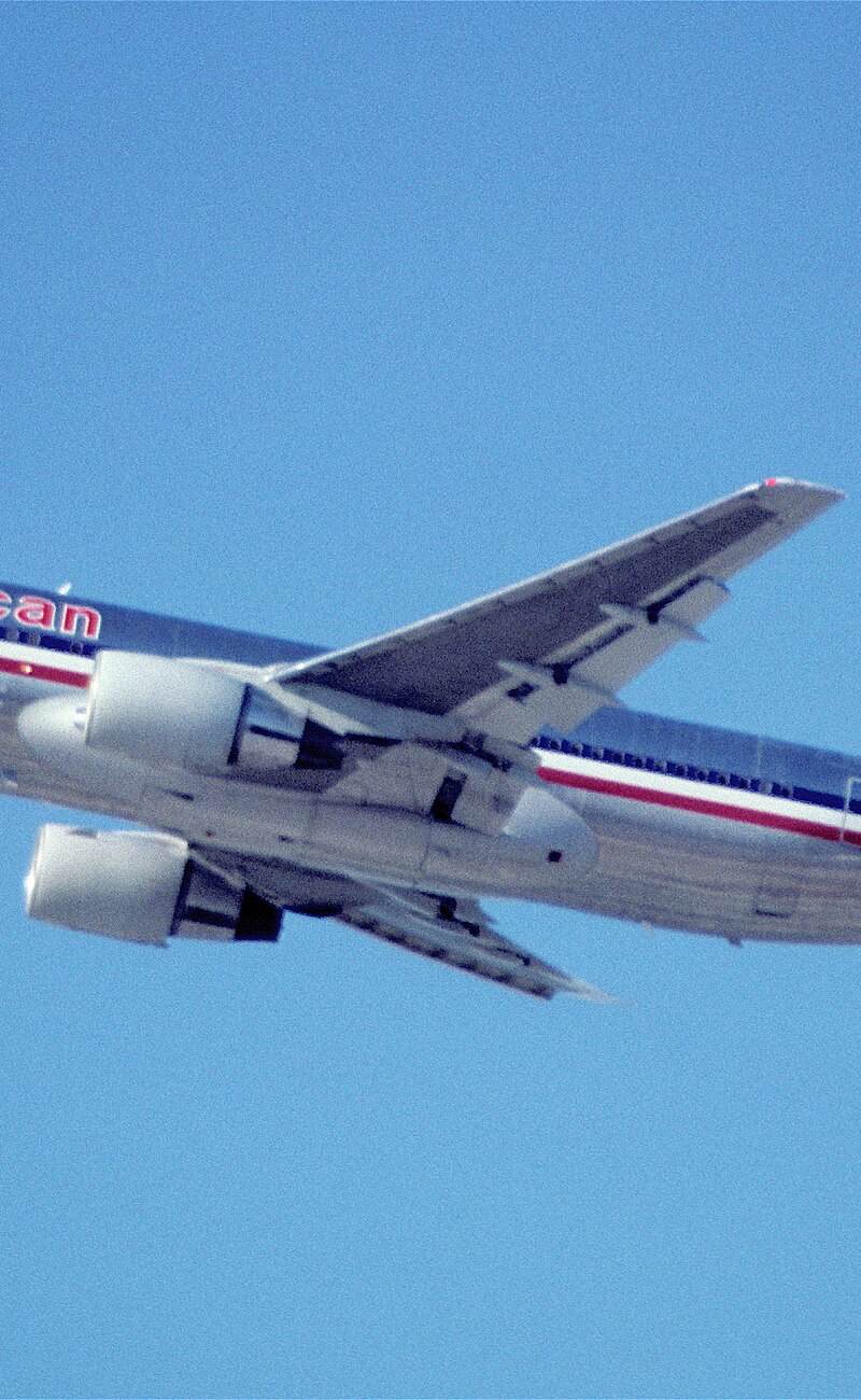 N320AA - Twin-engine aircraft