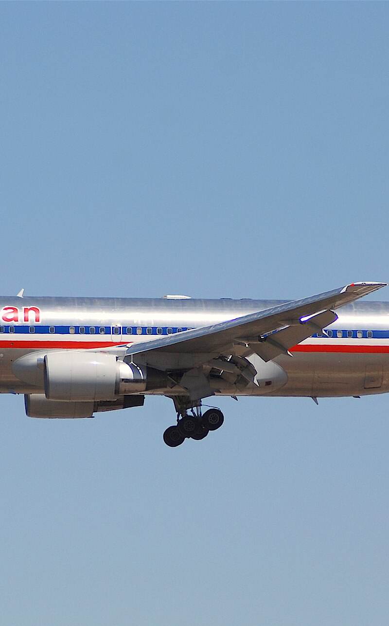 N320AA - Twin-engine aircraft