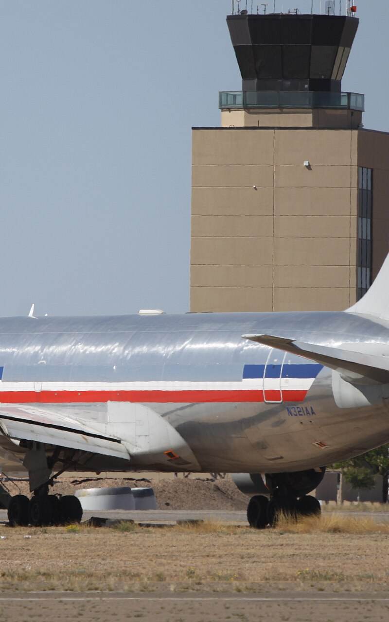 N321AA - Twin-engine aircraft