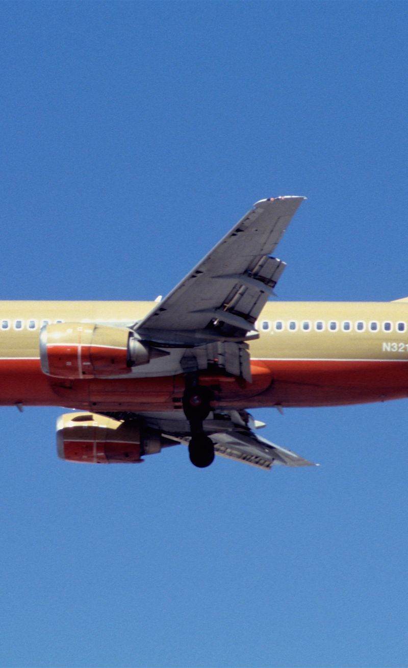 N321SW - Boeing