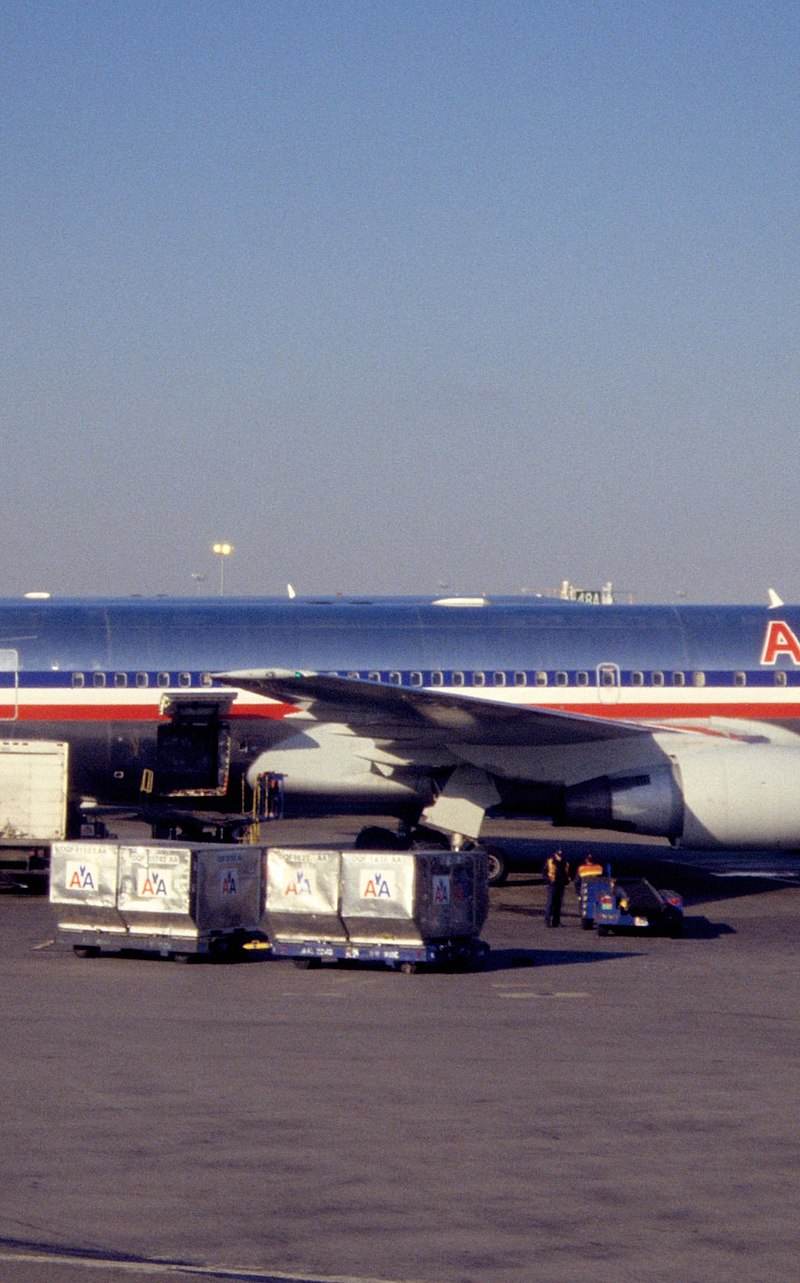 N322AA - Twin-engine aircraft