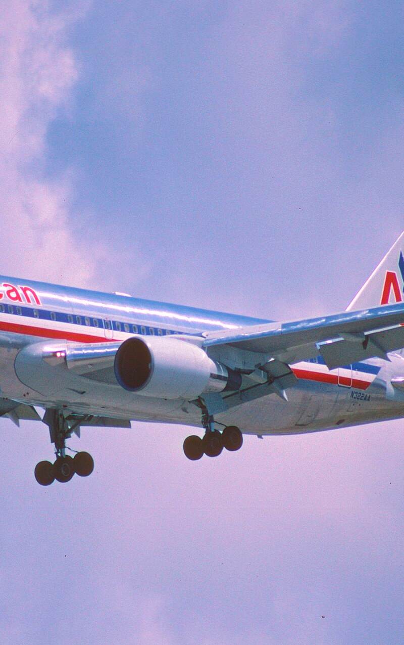 N322AA - Twin-engine aircraft