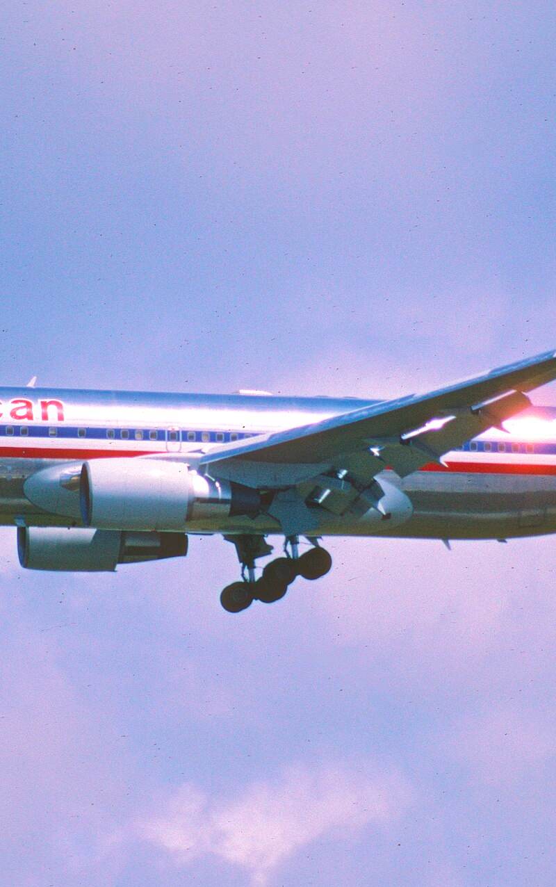 N322AA - Twin-engine aircraft