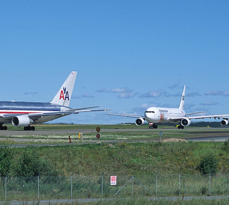 N322AA - Twin-engine aircraft