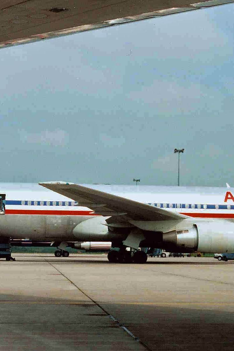 N322AA - Boeing