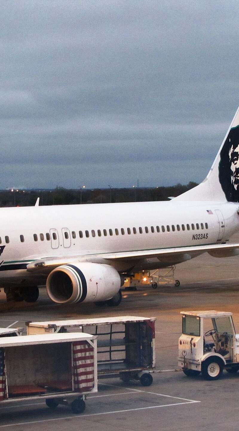 N323AS - Twin-engine aircraft
