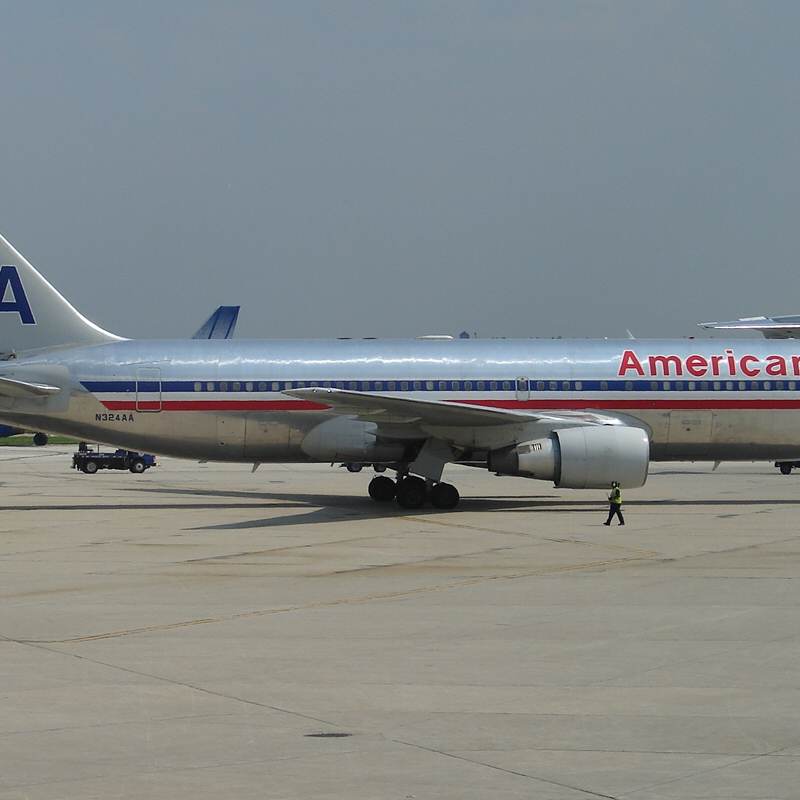N324AA - Twin-engine aircraft