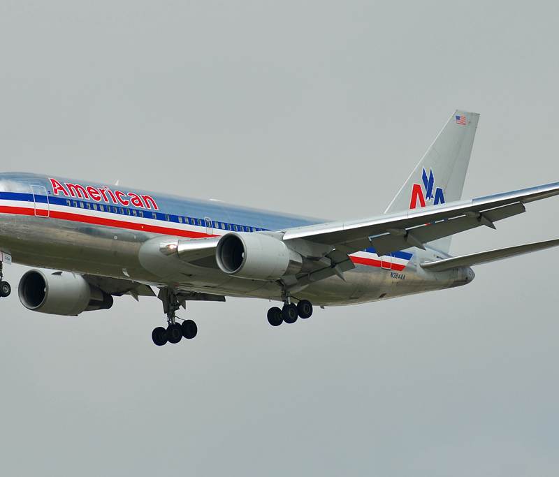 N324AA - Twin-engine aircraft