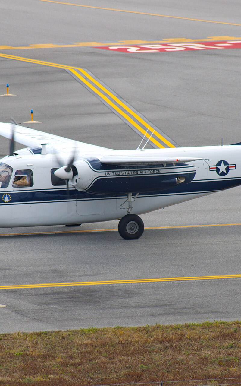 N30U - Twin-engine aircraft