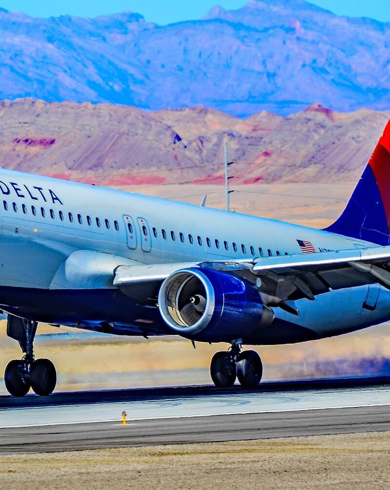 N325US - Twin-engine aircraft