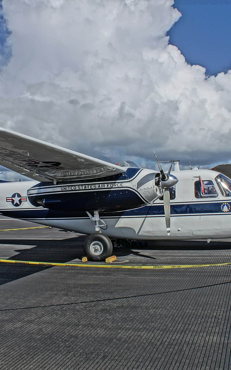 N30U - Twin-engine aircraft