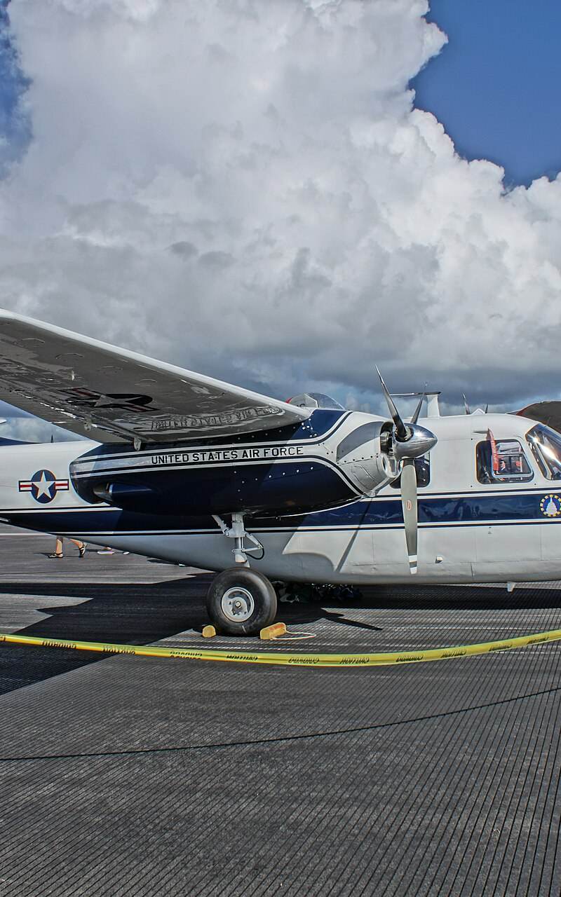 N30U - Twin-engine aircraft