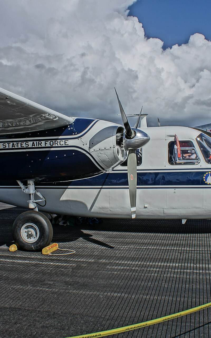 N30U - Twin-engine aircraft