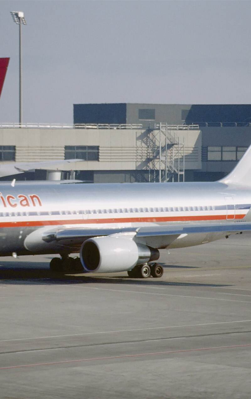 N327AA - Boeing