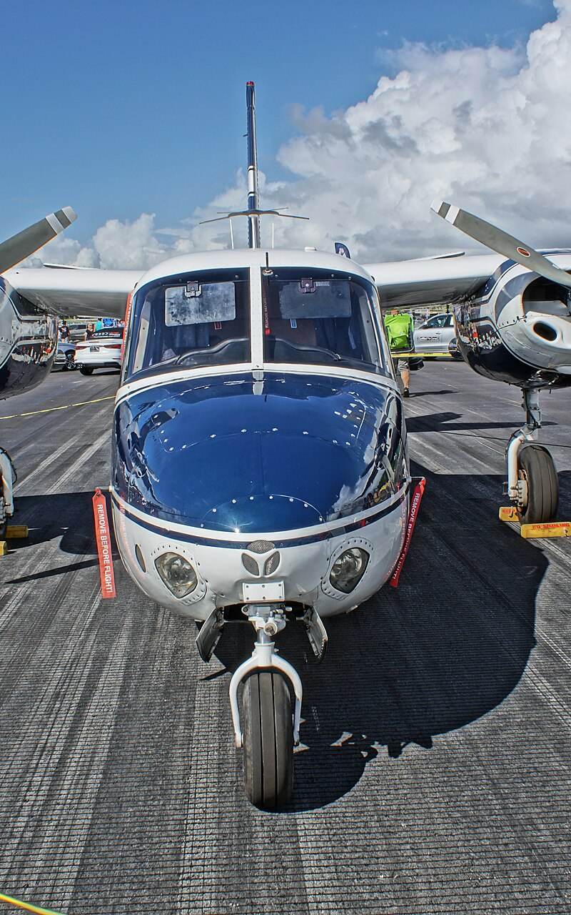 N30U - Twin-engine aircraft