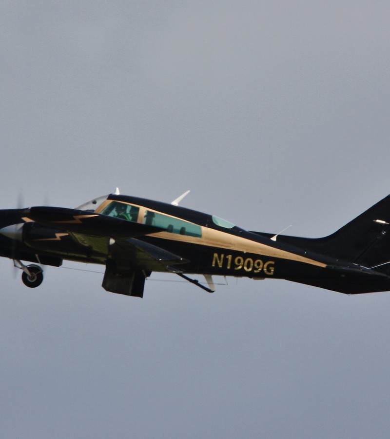 N1909G - Twin-engine aircraft