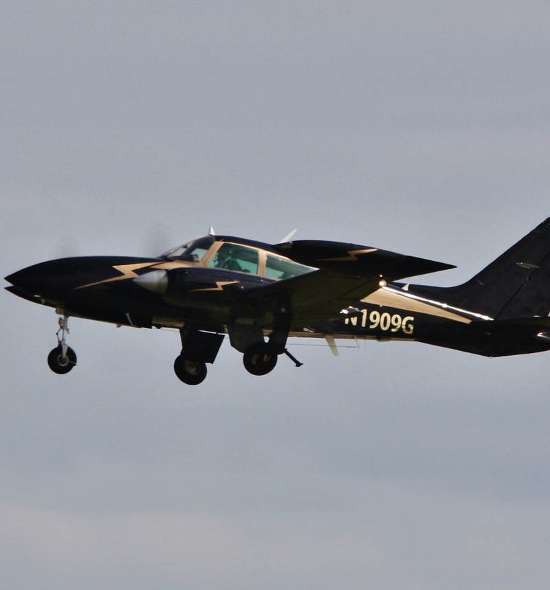 N1909G - Twin-engine aircraft