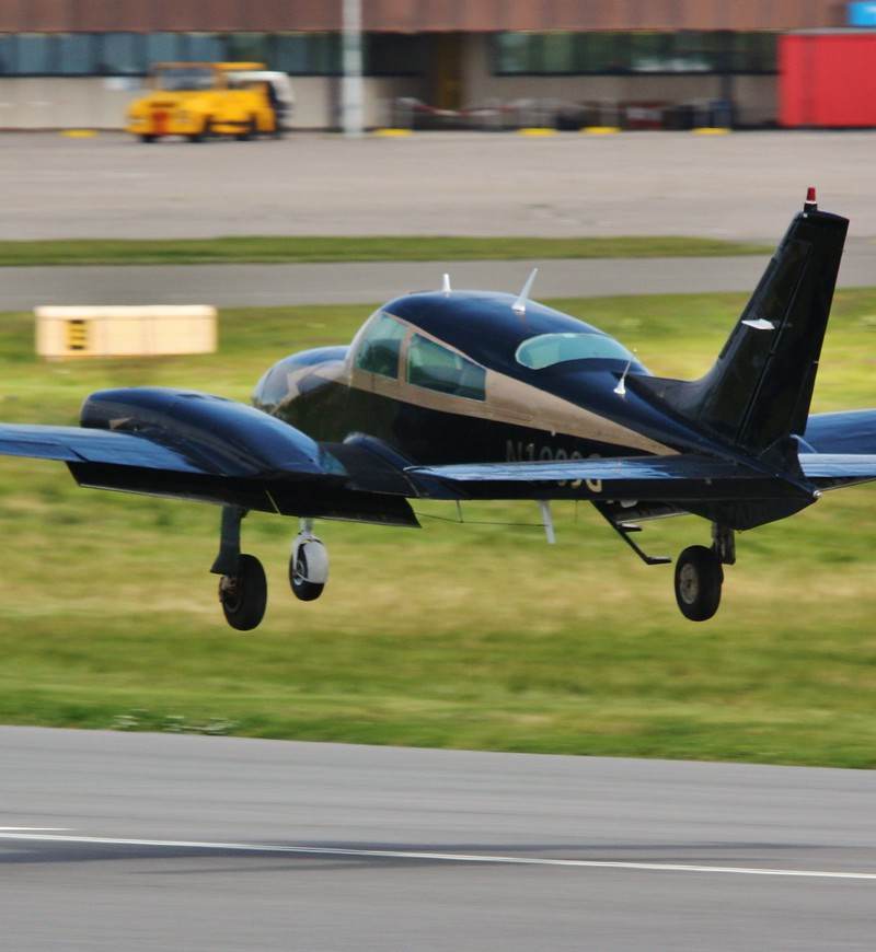 N1909G - Twin-engine aircraft