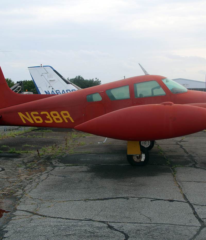 N638R - Twin-engine aircraft