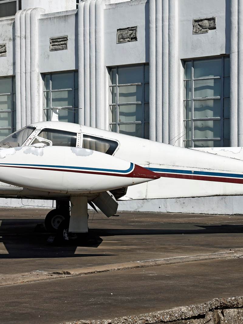 N61DS - Twin-engine aircraft
