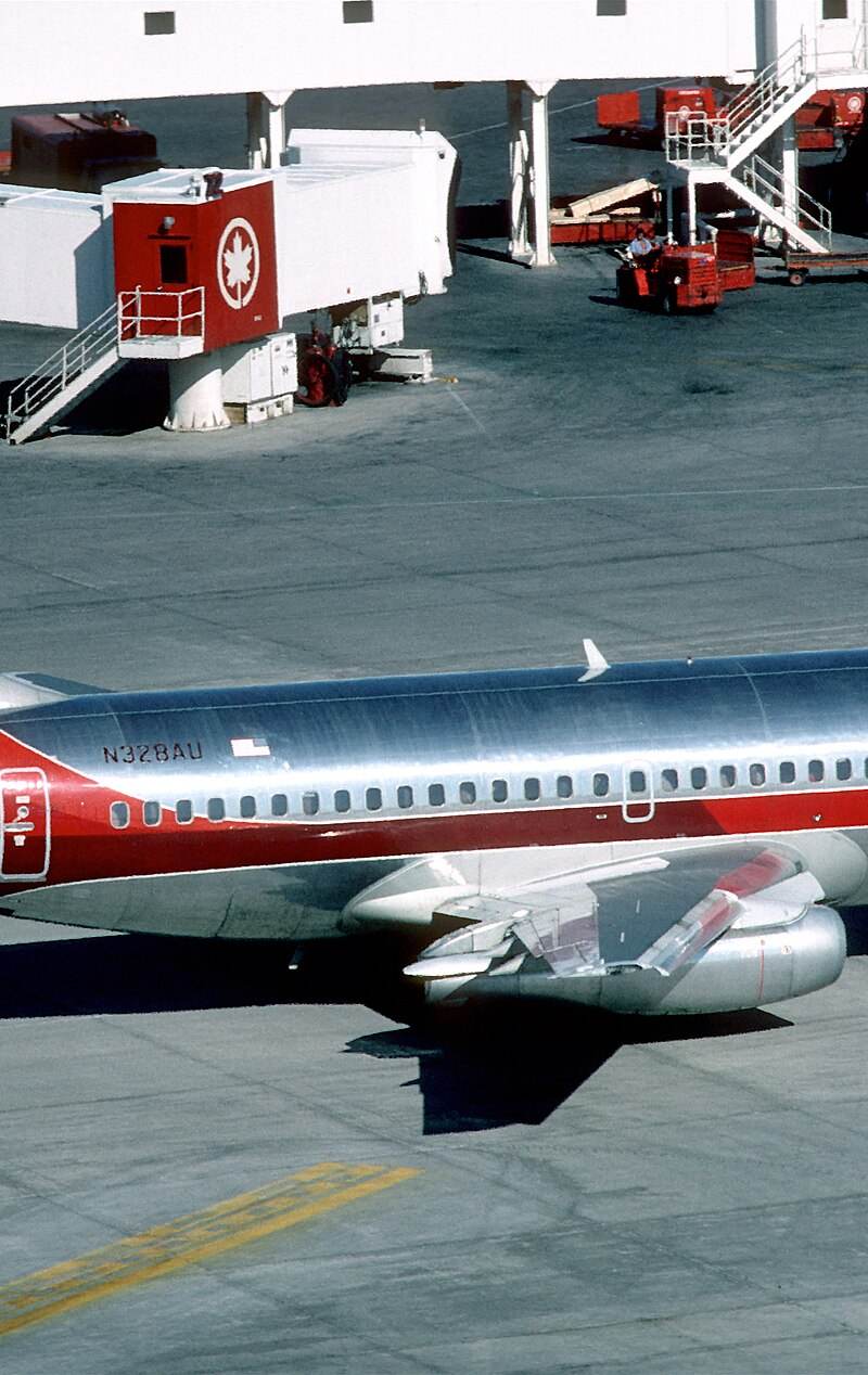 N328AU - Boeing