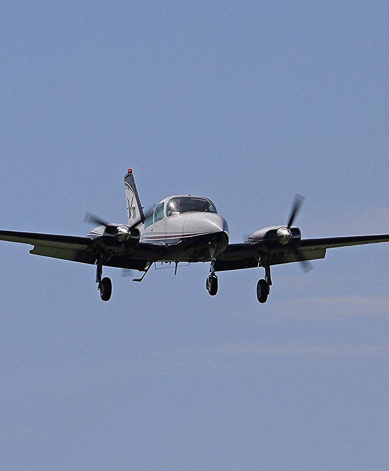 PH-LAW - Twin-engine aircraft