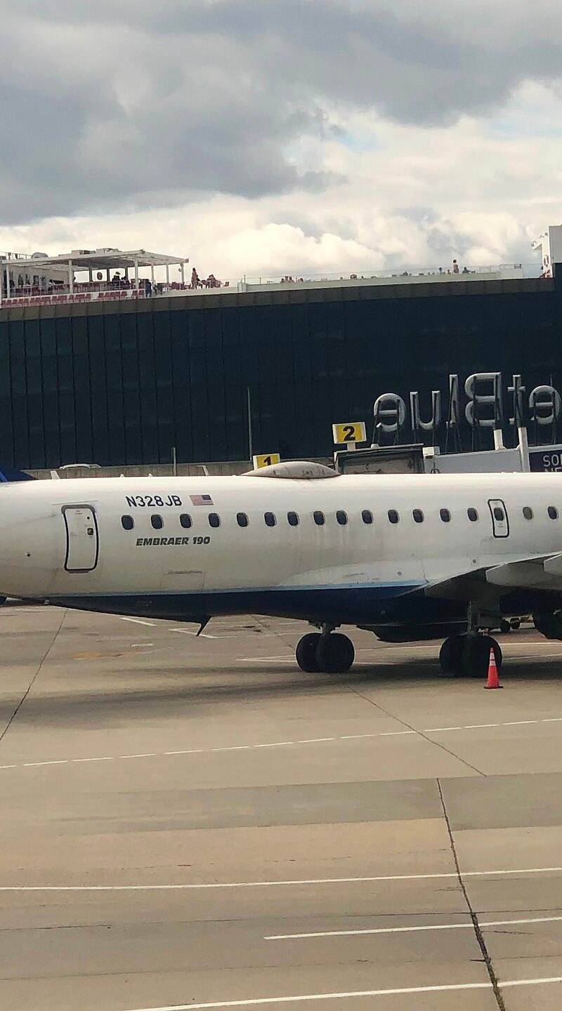 N328JB - Embraer