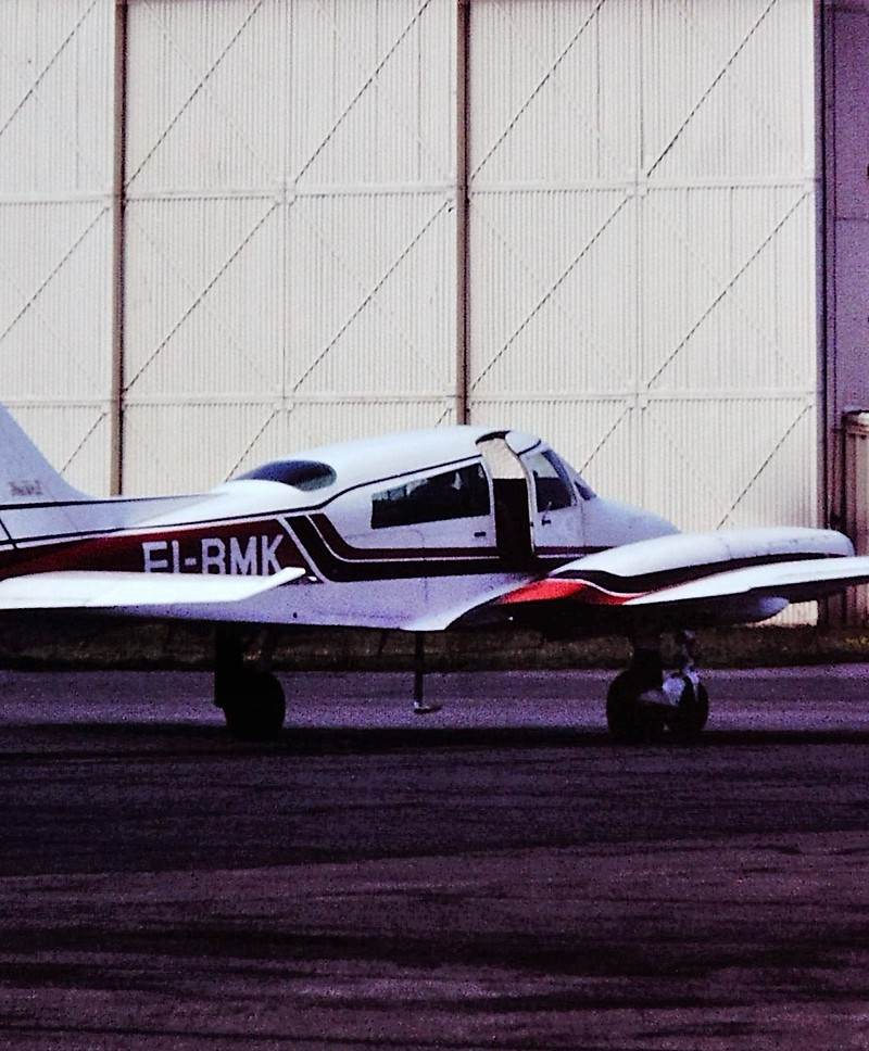 EI-BMK - Twin-engine aircraft