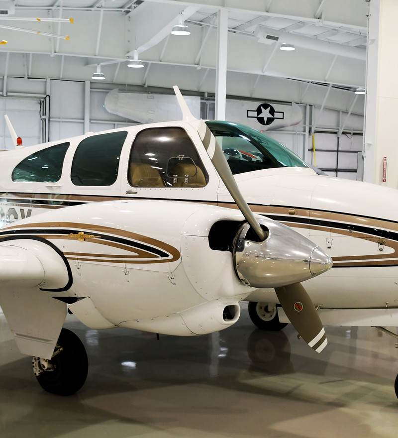 N9526Y - Twin-engine aircraft
